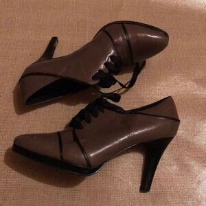 Tahari Women's Oxford Booties Ash/Black Leather